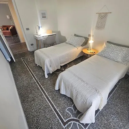 Bellissimo Quadrilocale Centro A 20 Metri Dalle Spiagge Apartament